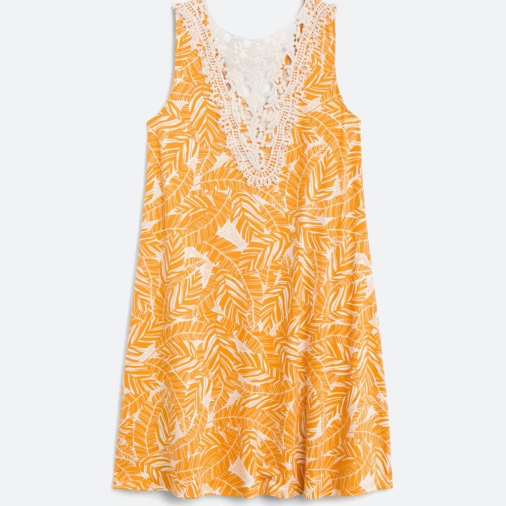 NWT fortune + Ivy crochet back detail dress